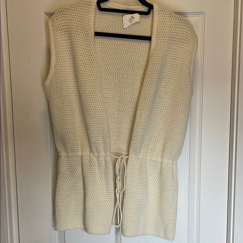 Cream Sleeveless Knit Sweater Vest